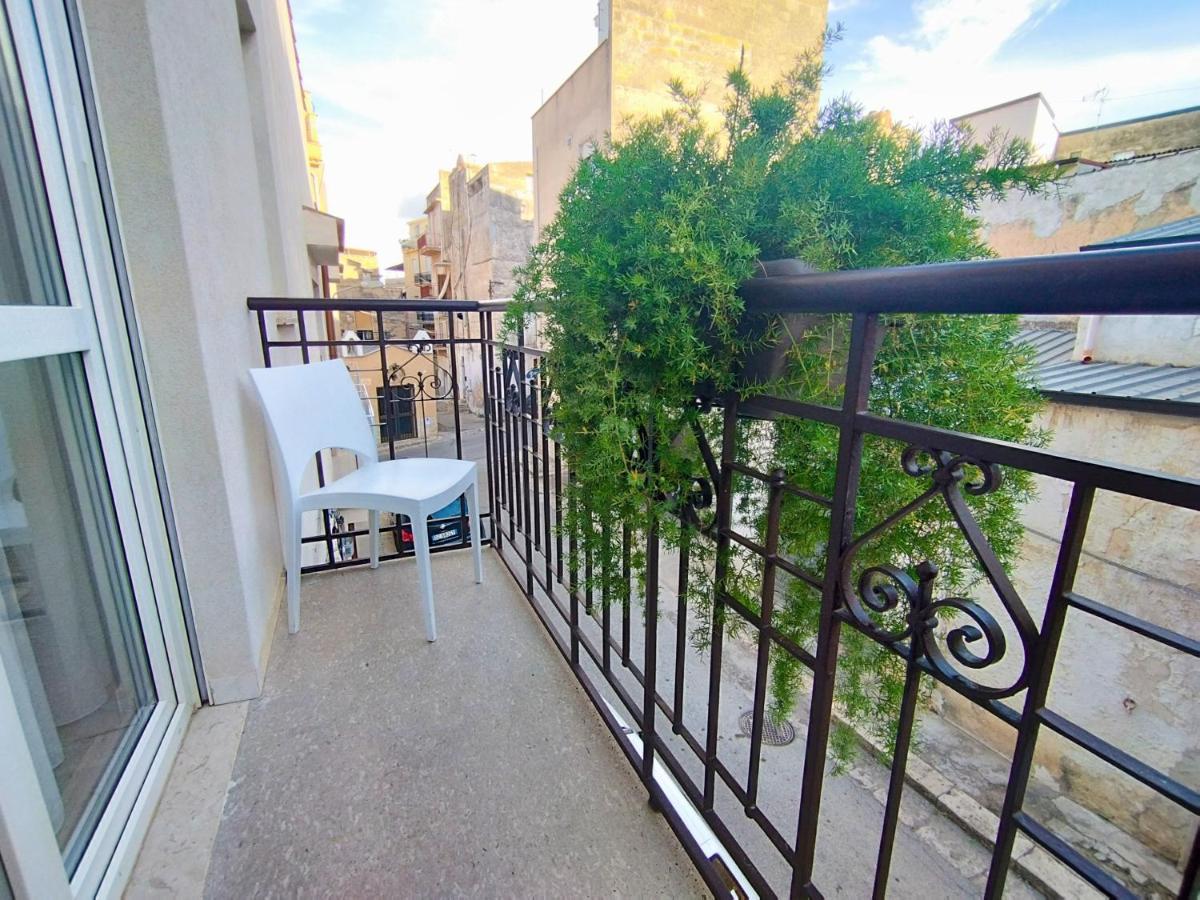 Alcamo Rooms Con Garage Privato Luaran gambar